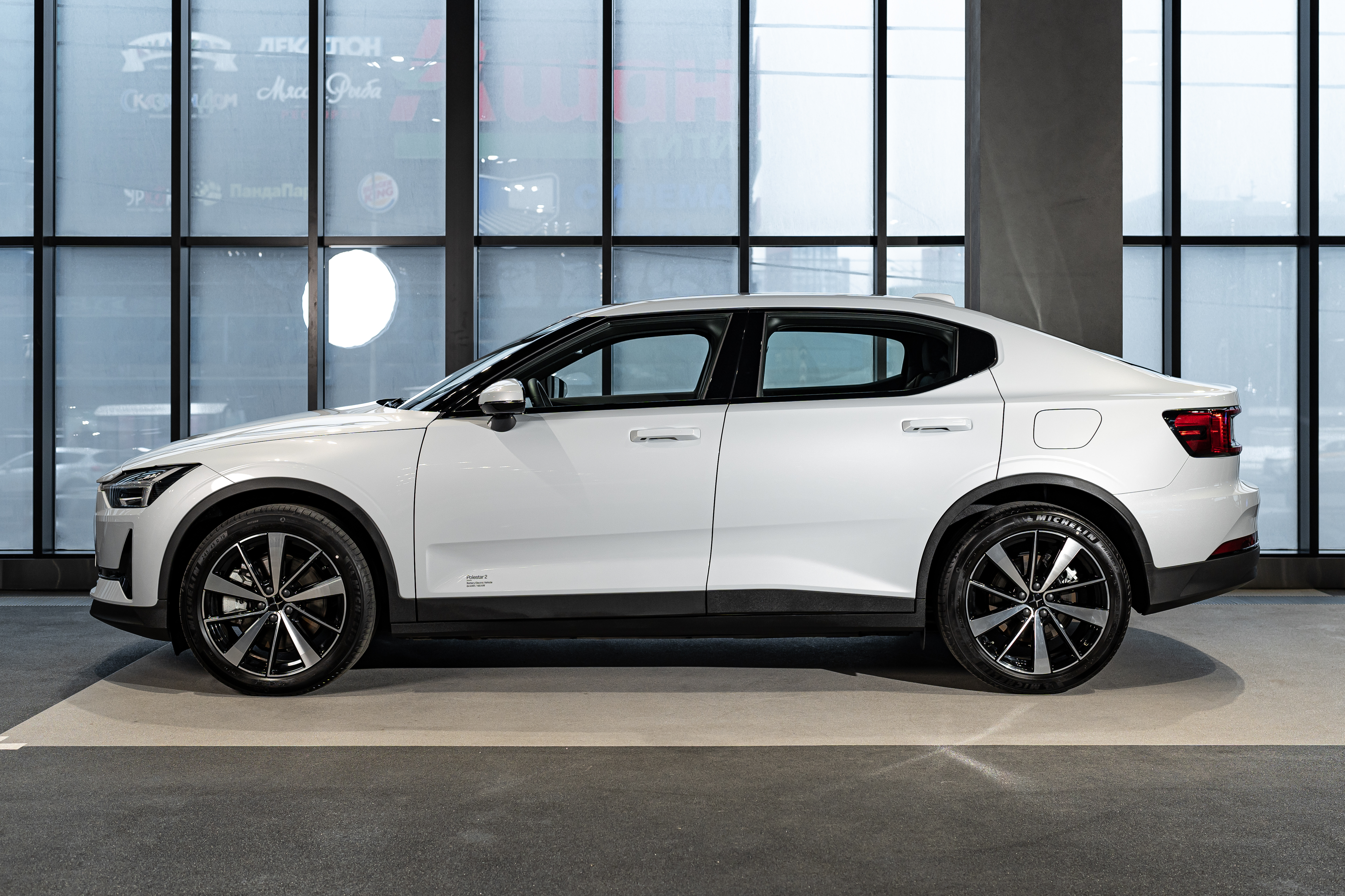 Polestar 2 или Tesla 3?